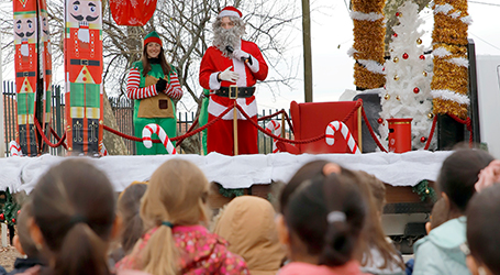 Pai Natal levou sorrisos a mais de 16 mil alunos