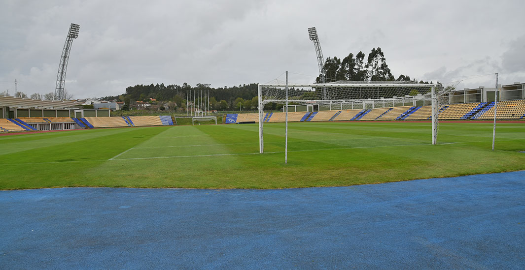Como chegar a Campo de Jogos do Futebol Clube de Crestuma em Vila Nova De  Gaia através de Autocarro, Metro ou Comboio?