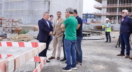 Visita aos trabalhos de construção de novas casas na Madalena