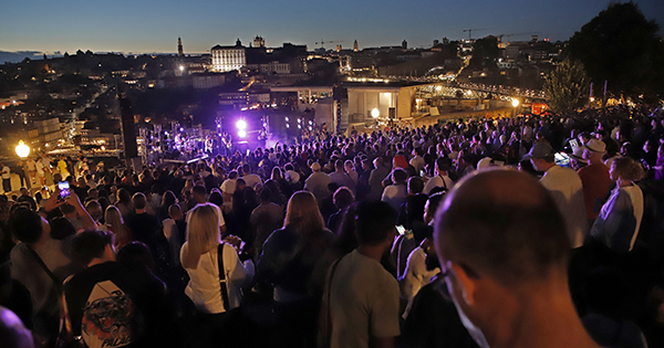 DJ Higuita e Noble em mais uma sessão do «Música no Jardim do Morro»