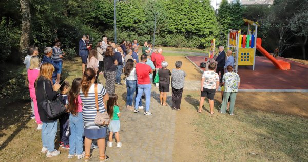 Inaugurado parque infantil das Corgas