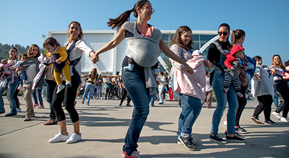 Flash Mob juntou “mamãs de Gaia”